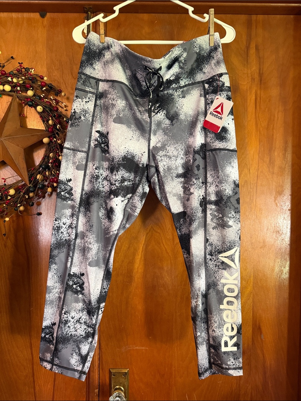Reebok Black and Gray Patterned Capri Leggings